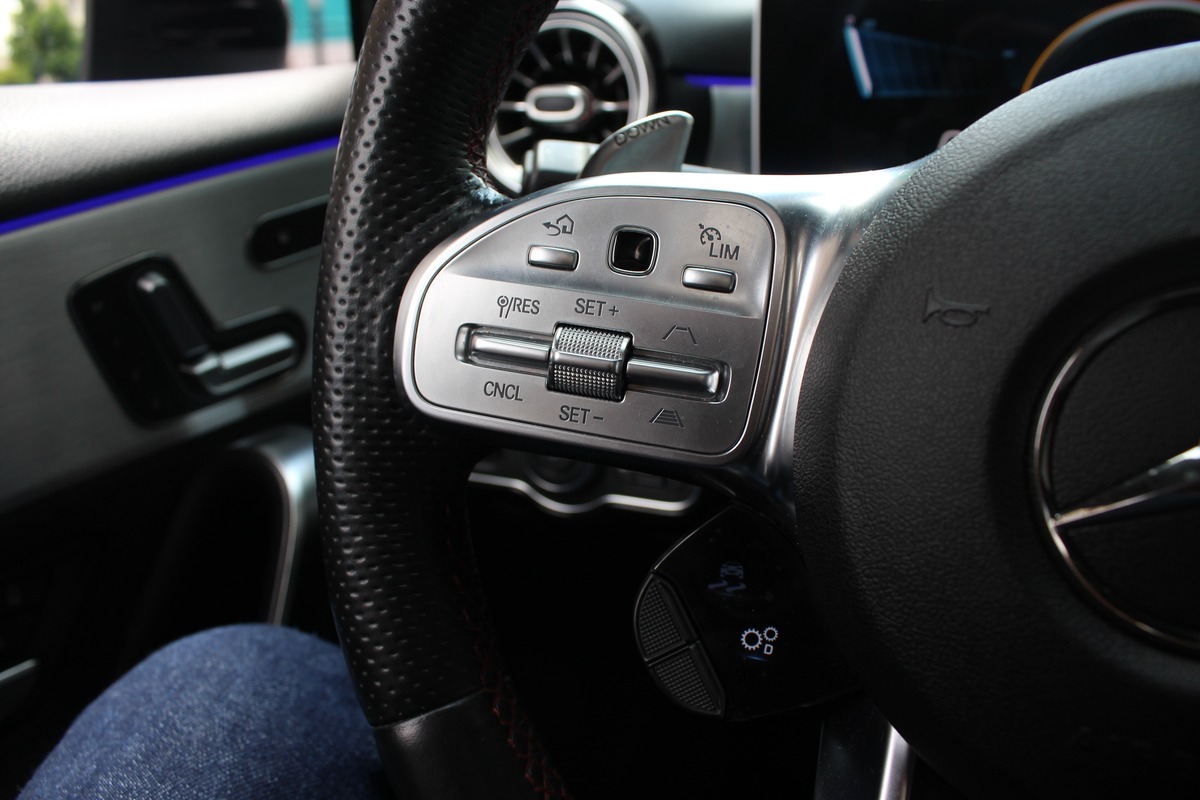 Mercedes-Benz Classe A IV 35 AMG  306 CV 4MATIC 7G-DCT Toit Ouvrant/ Burnmatser / keyless Go....