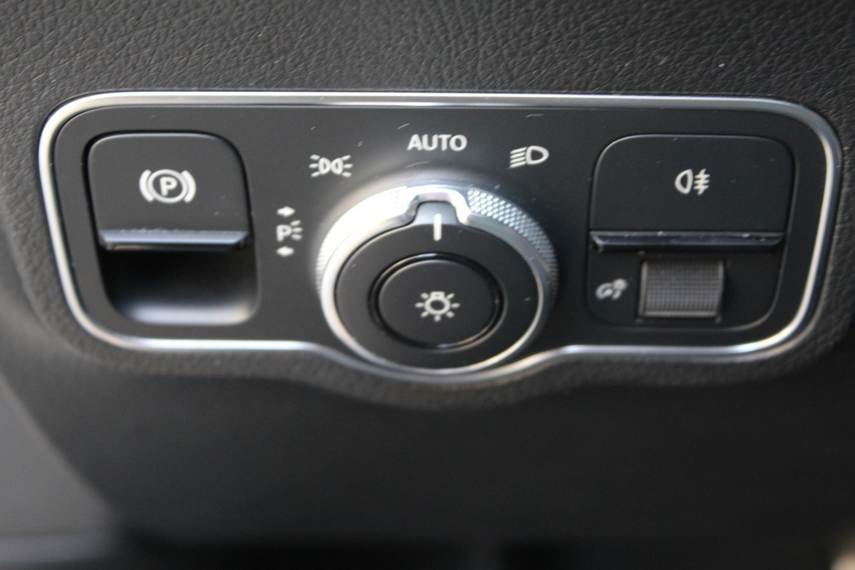Mercedes Benz CLASSE B III 180 D AMG LINE 7G-DCT  (attelage)