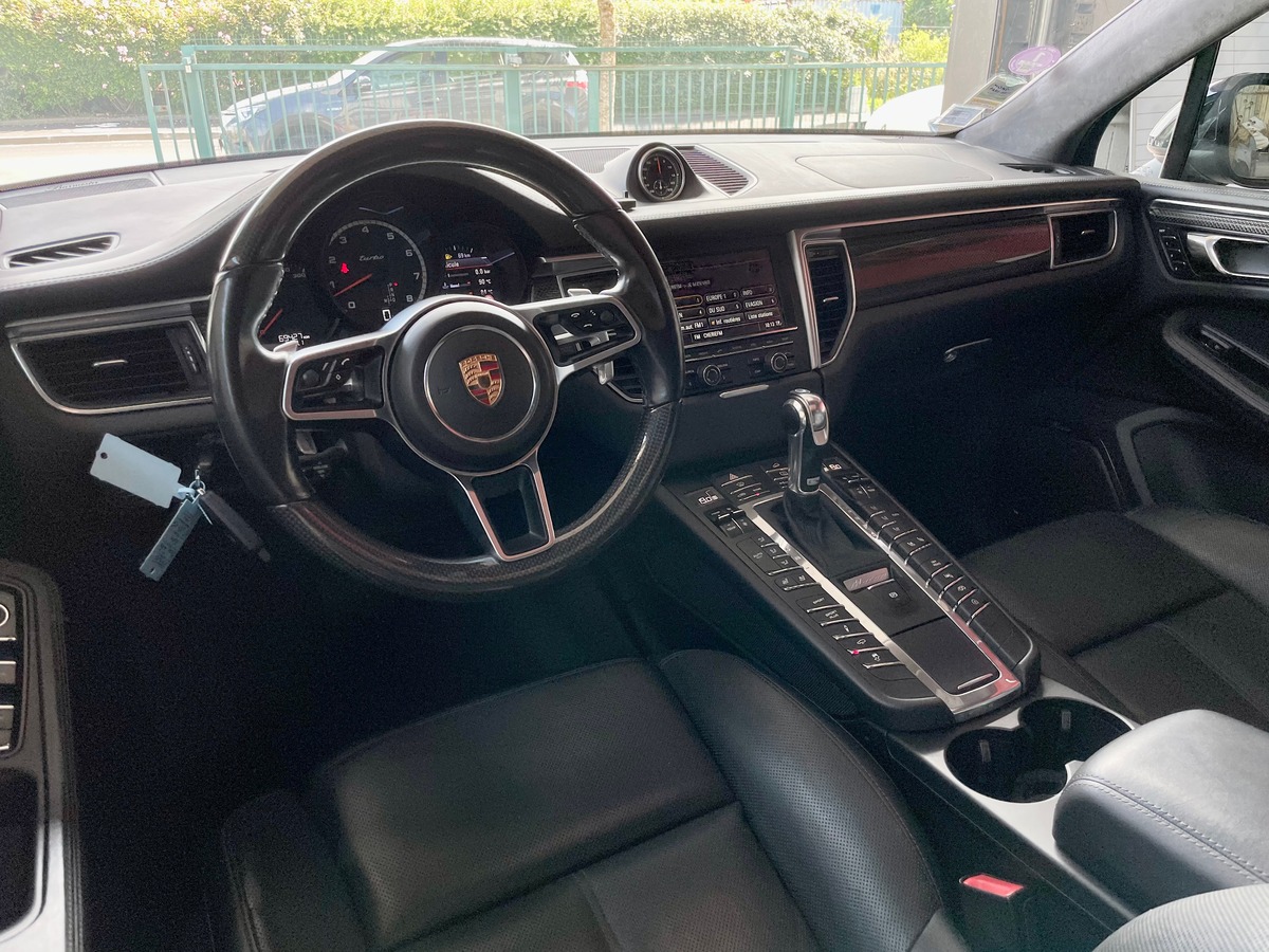 Porsche Macan 3.6 V6 TURBO 400 Full Options a