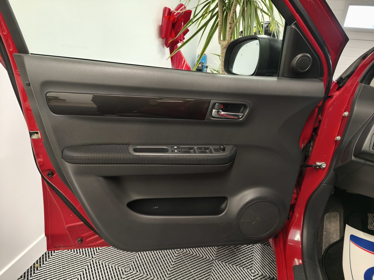 Suzuki Swift III 1.3 16V 93Ch