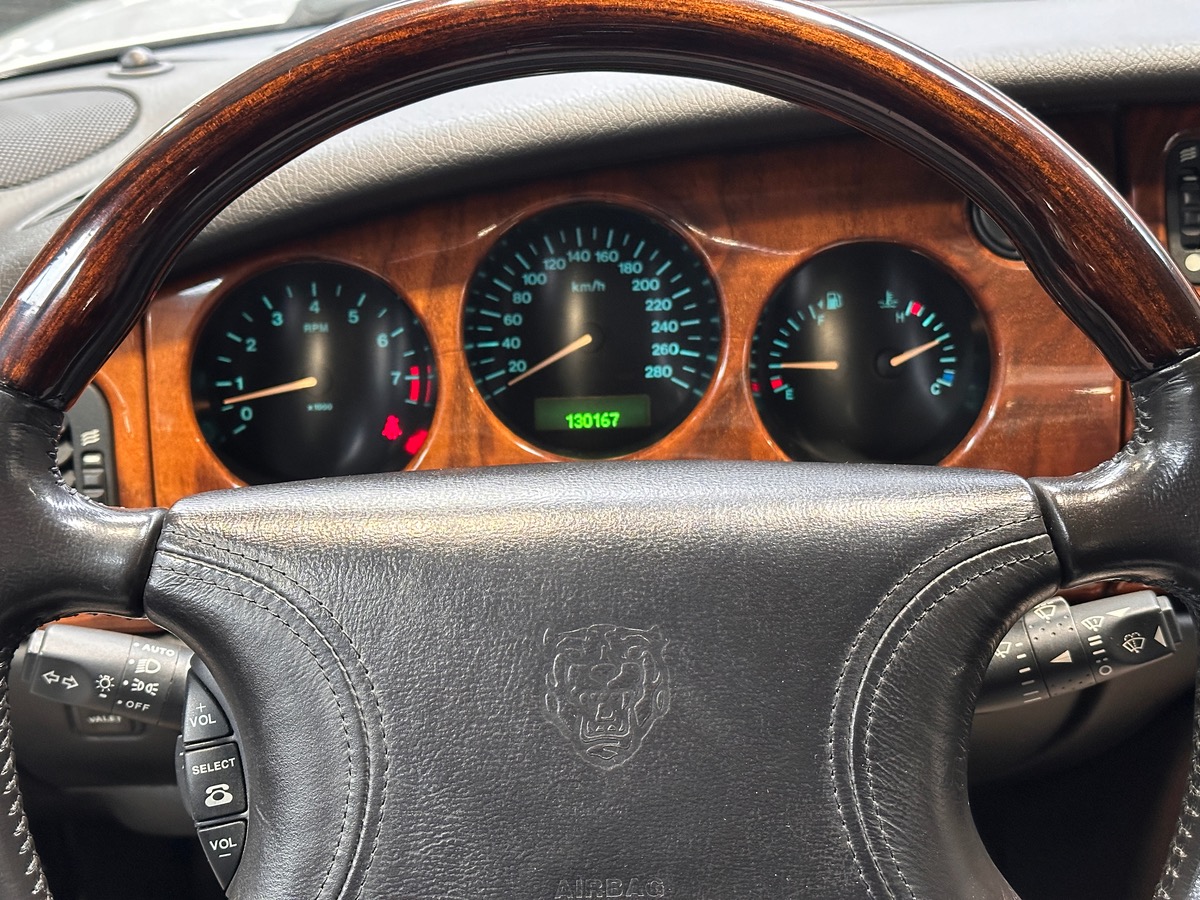 Jaguar XK8 Coupe 4.0i V8