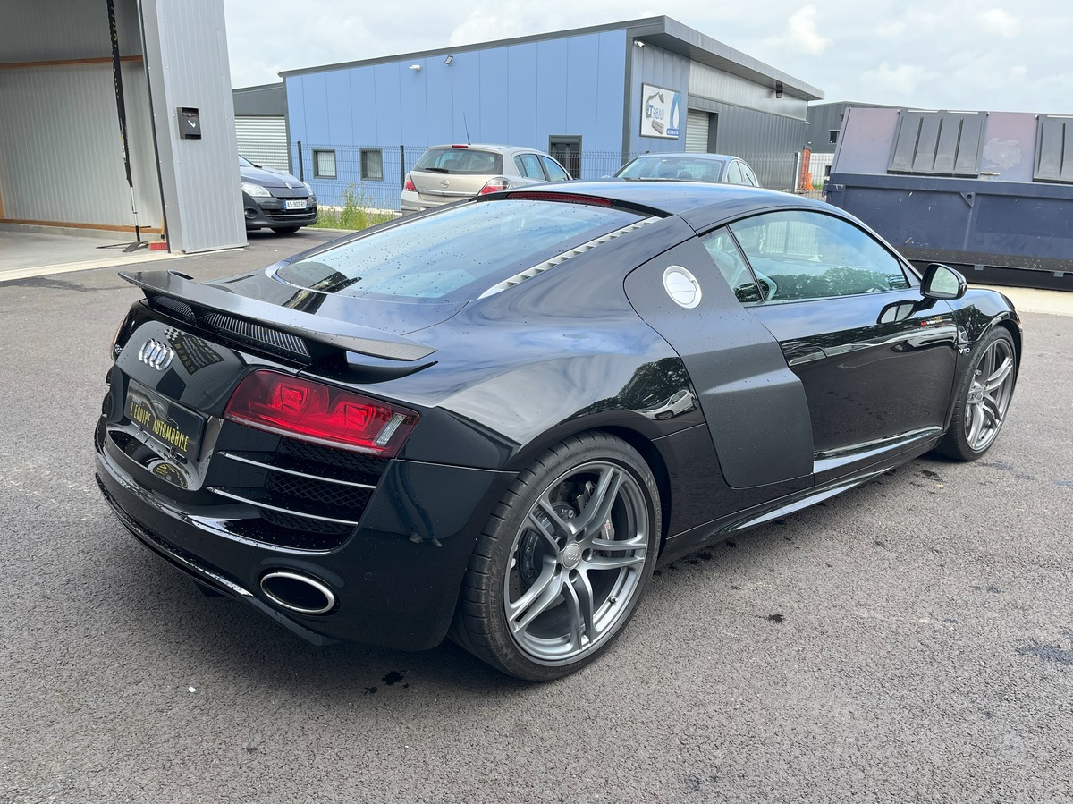 Audi R8 5.2 V10 FSI 525 QUATTRO R TRONIC