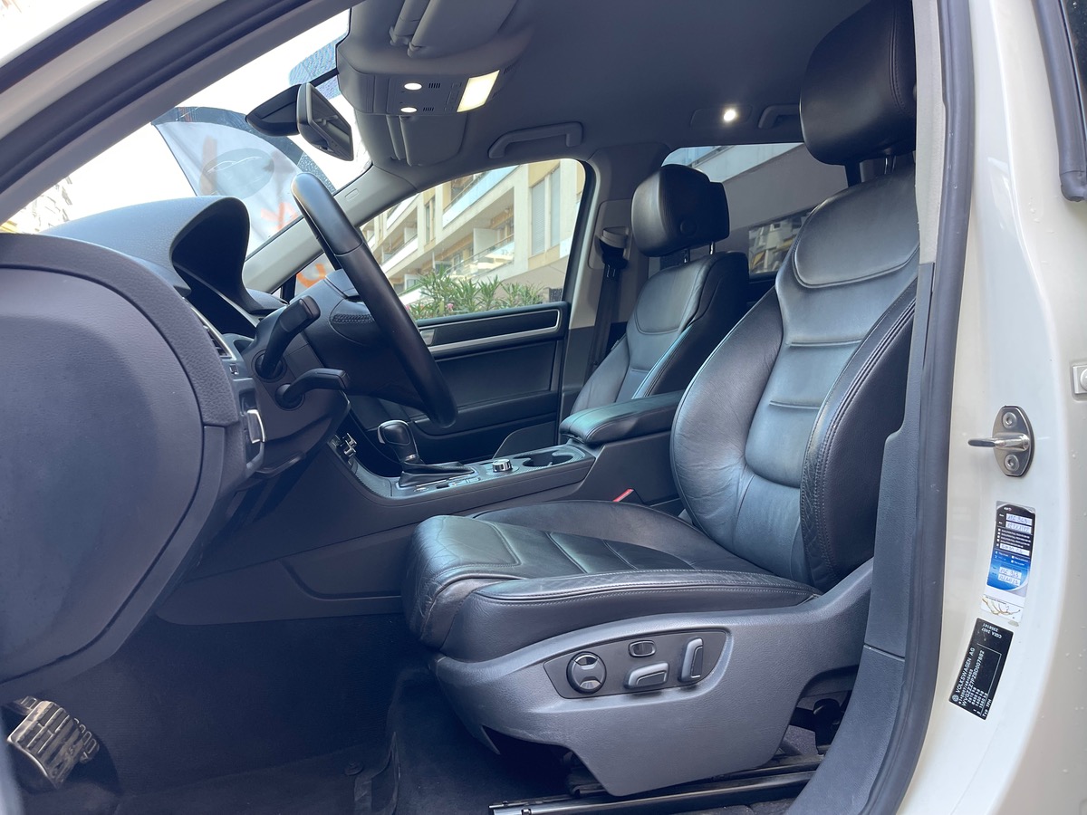 Volkswagen Touareg 3.0 TSI V6 379cv Hybrid / Jantes Noires / Gps / Carat Edition