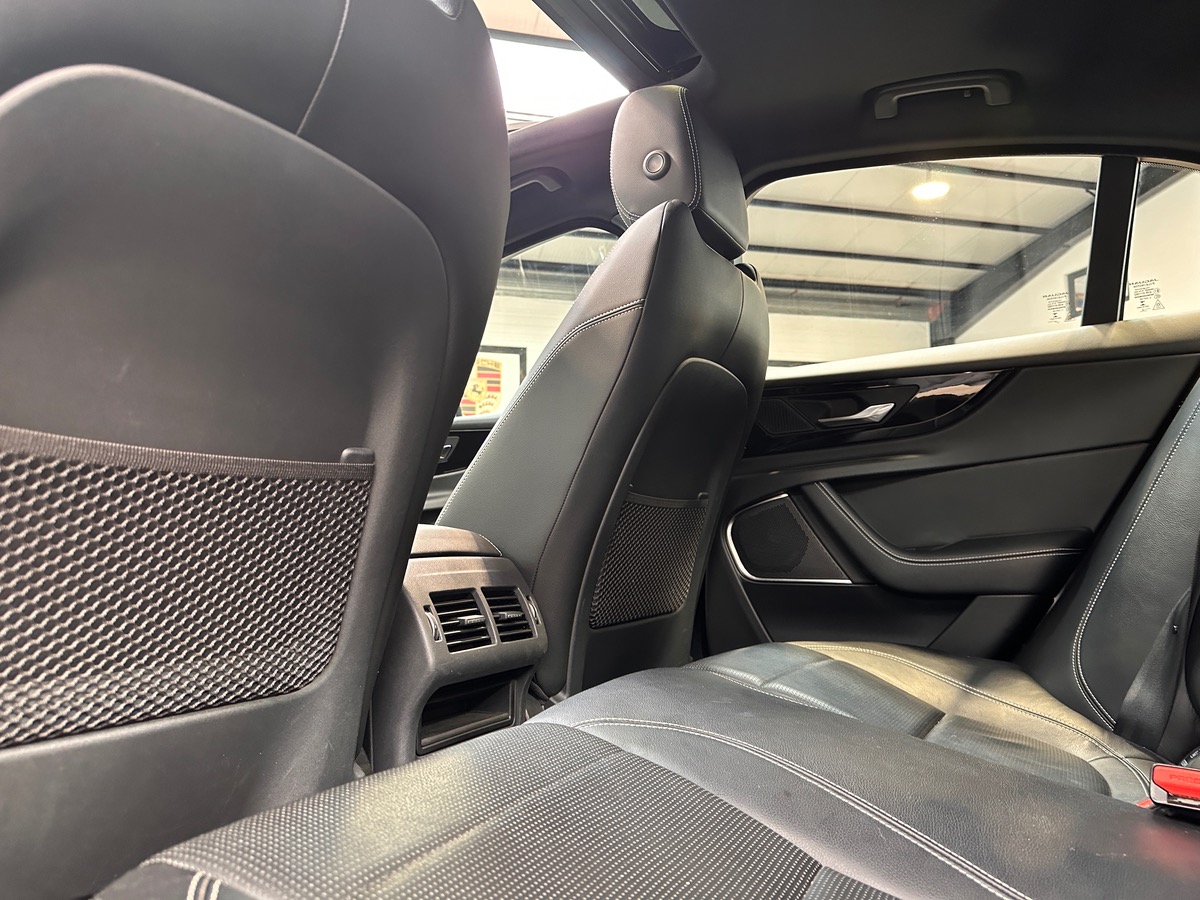 Jaguar XE D180 BVA AWD R-DYNAMIC SE