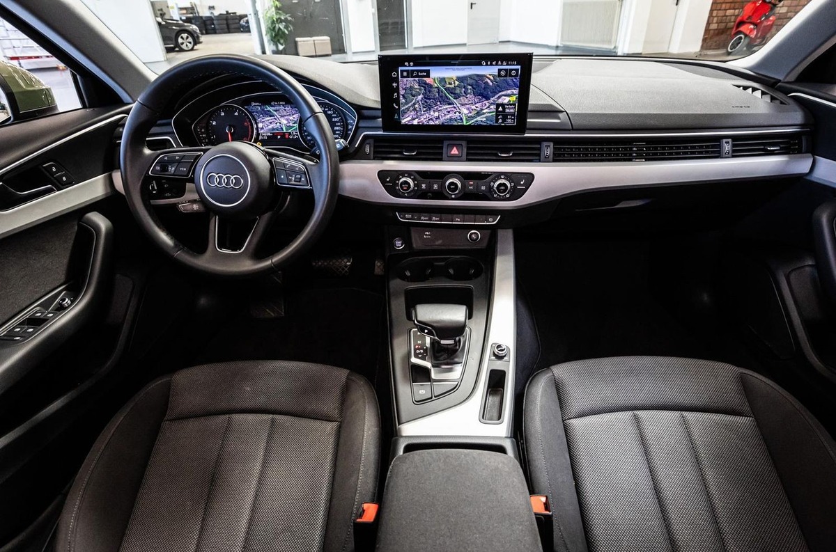 Audi A4 Avant V 40 TDI 204ch S line S tronic 7