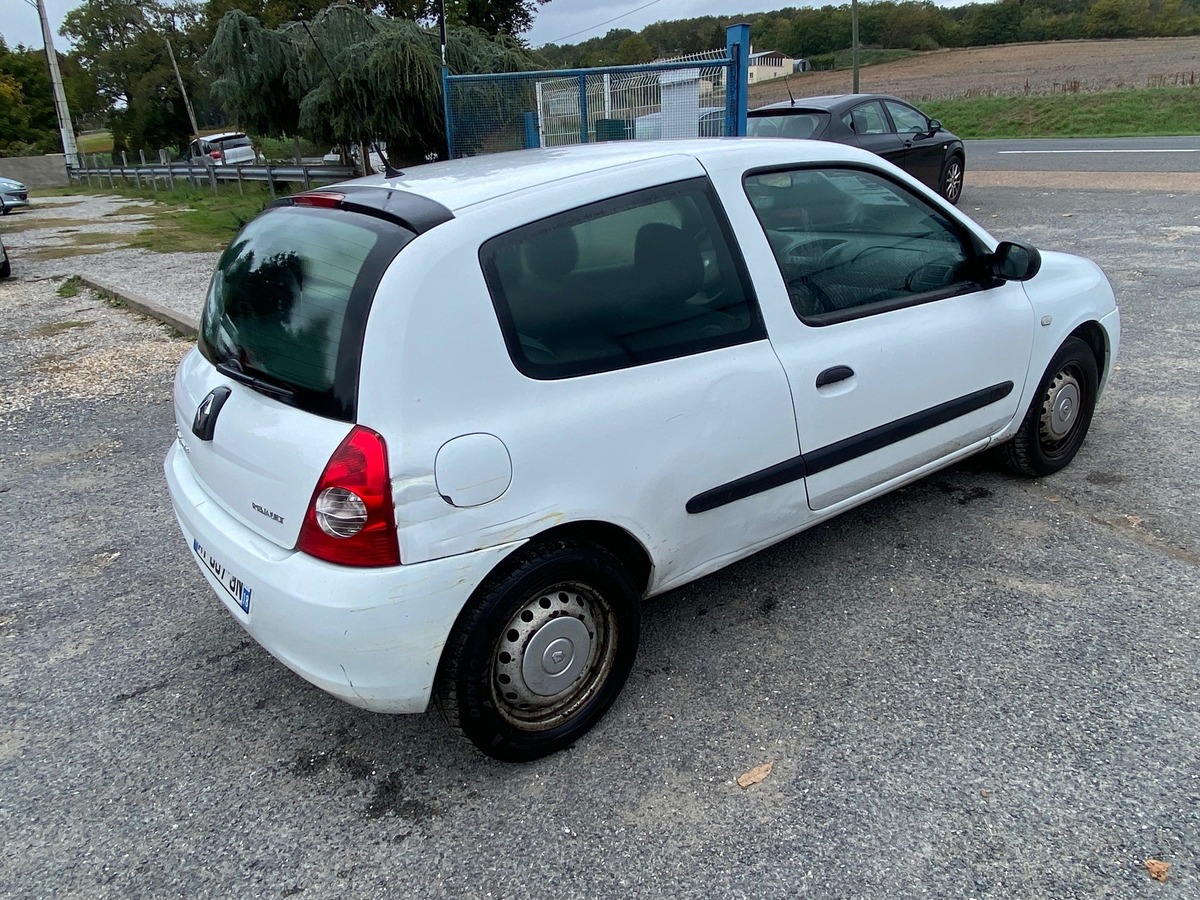 RENAULT Clio 1.5 dci 70cv 5 places 226033km