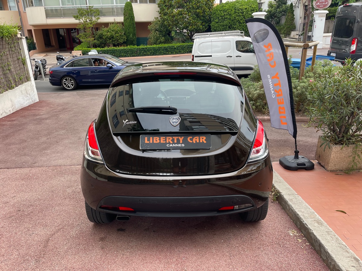 Lancia Ypsilon 85 cv / 1 er Main / Boîte auto / Km Réel / Toit Ouvrant