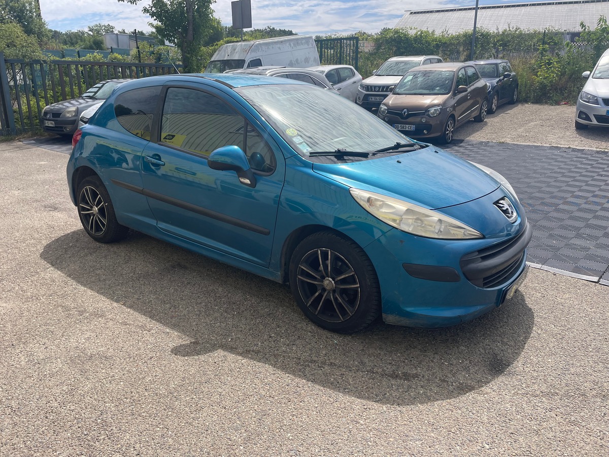 Peugeot 207 1.4 90 CV IDEAL JEUNE PERMIS - CLIMATISATION - POSTE BLUETOOTH - REGULATEUR DE VITESSE