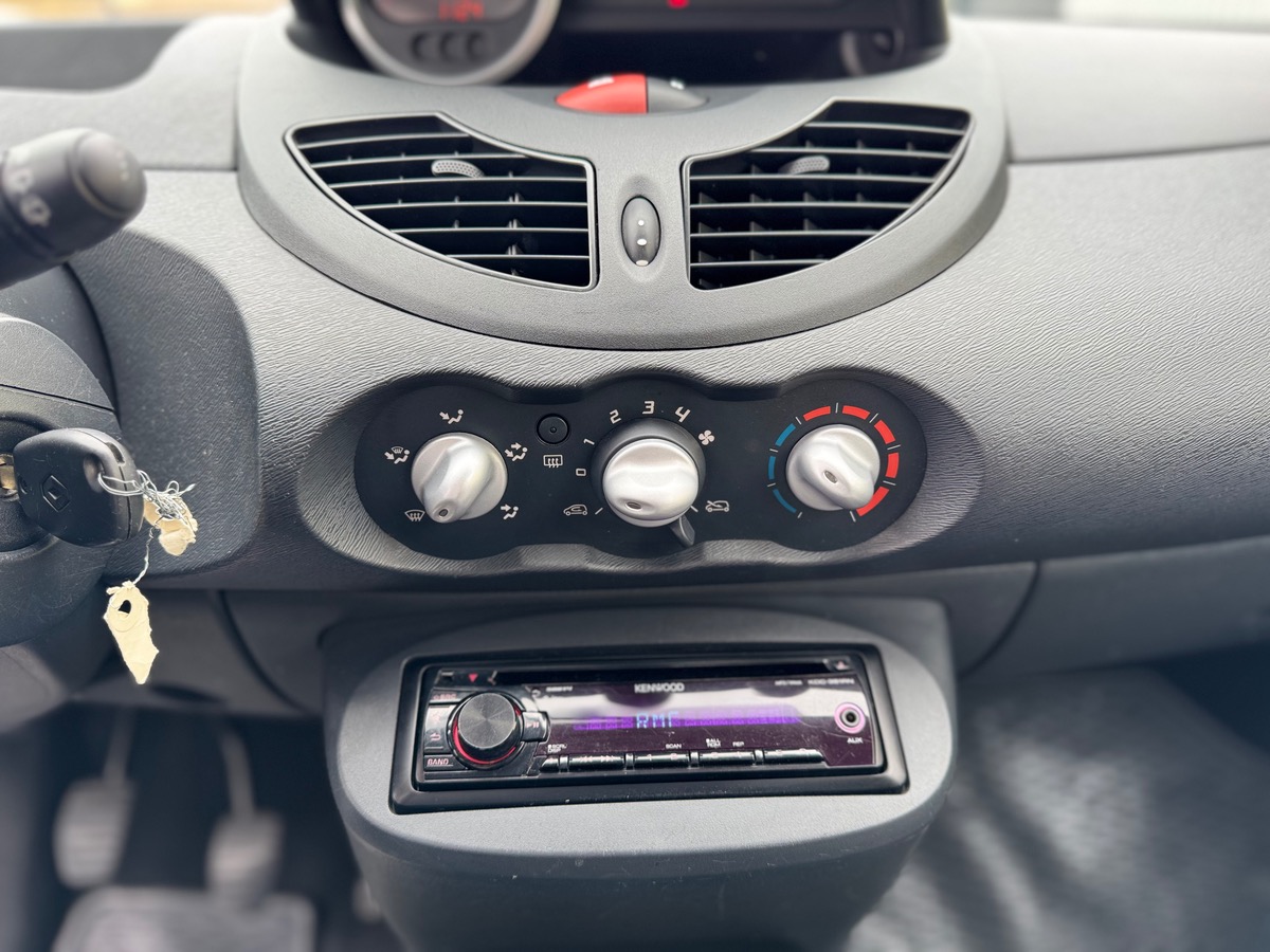 RENAULT Twingo 1.2 i LEV 75 cv - CLIMATISATION - IDEAL JEUNE PERMIS