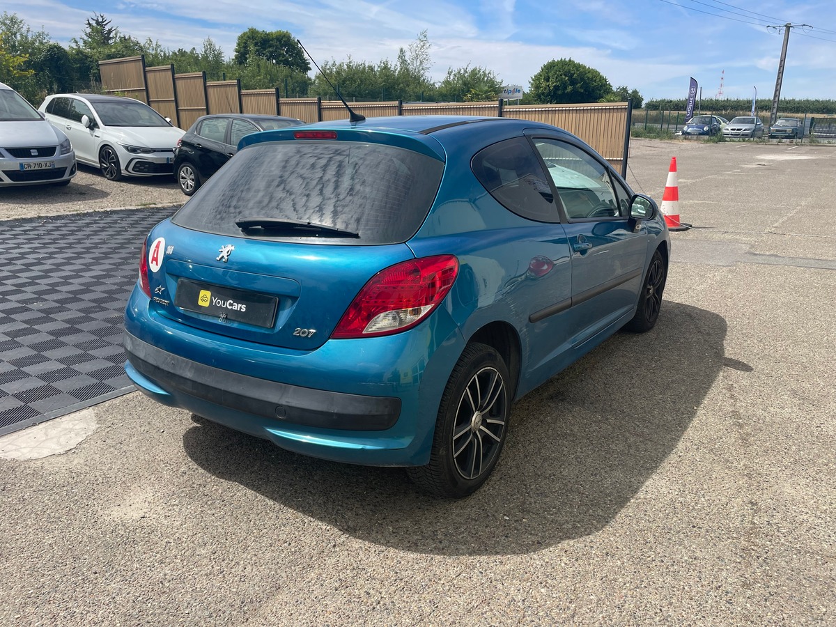 Peugeot 207 1.4 90 CV IDEAL JEUNE PERMIS - CLIMATISATION - POSTE BLUETOOTH - REGULATEUR DE VITESSE