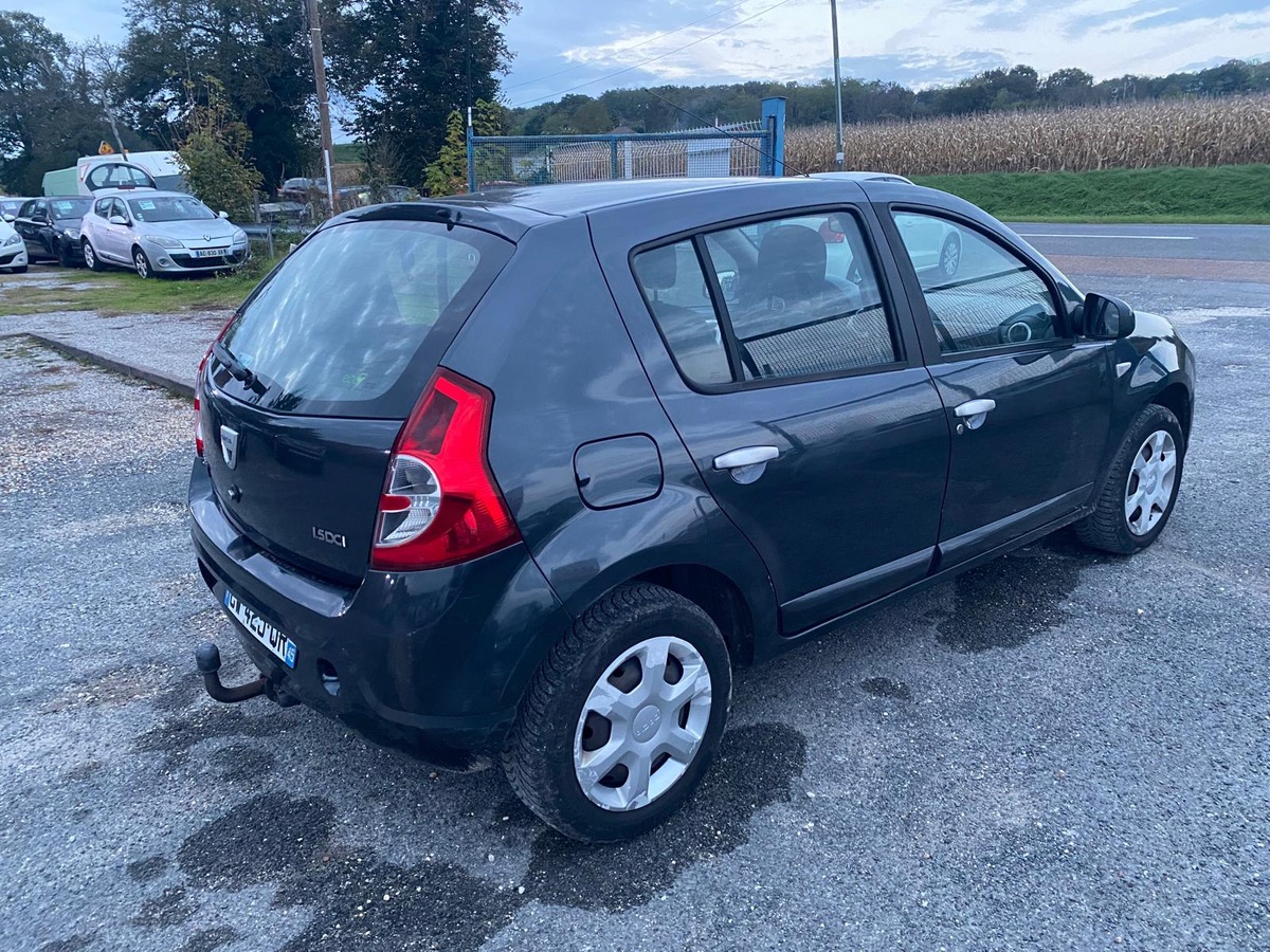 Dacia Sandero 1.5 dci 90cv 1ère main carnet entretien complet 