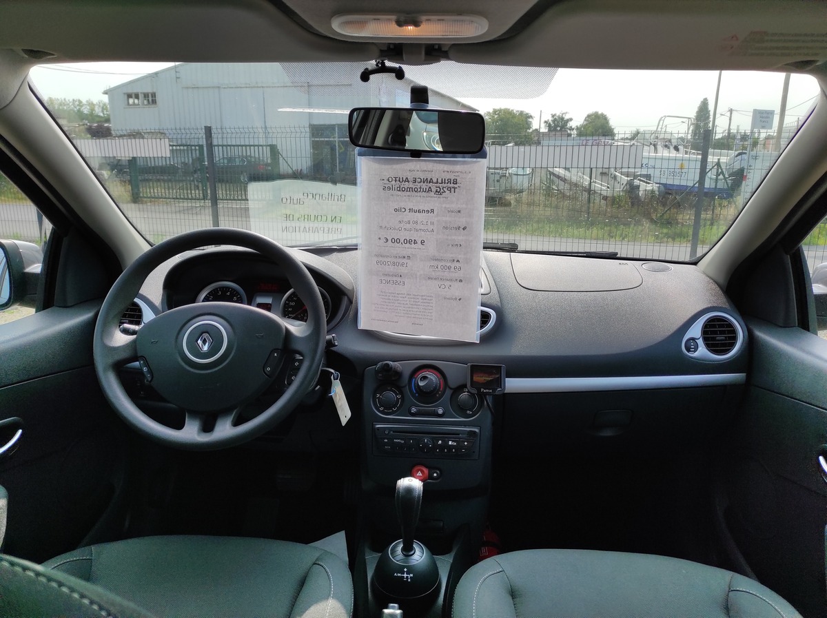 RENAULT Clio III 1.2i 80 Boite Automatique Quickshift