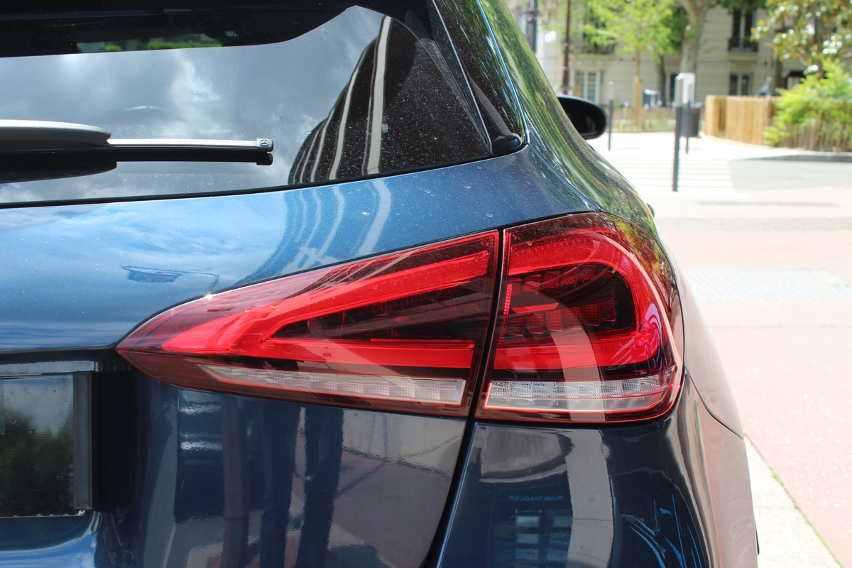 Mercedes-Benz Classe A IV 35 AMG  306 CV 4MATIC 7G-DCT Toit Ouvrant/ Burnmatser / keyless Go....