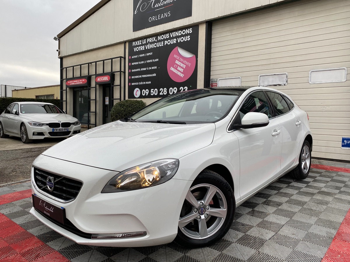 Volvo V40 D2 2.0 TDi 120ch momentum Toit pano