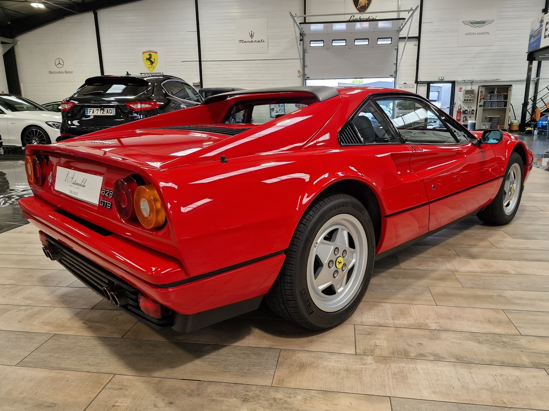 Ferrari 328 GTB 3.2 V8 270 DISTRIBUTION OK E