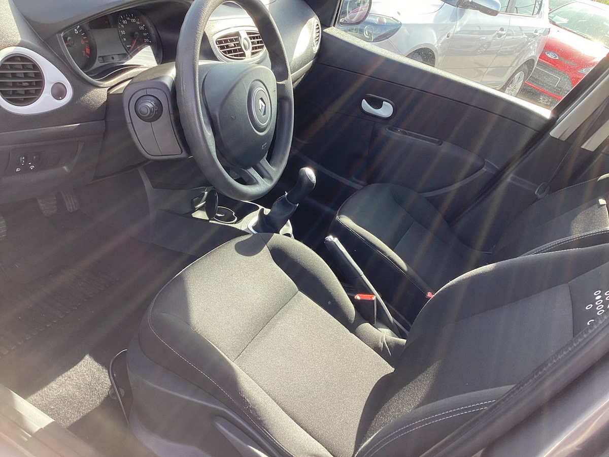 RENAULT Clio 1.2 Authentique