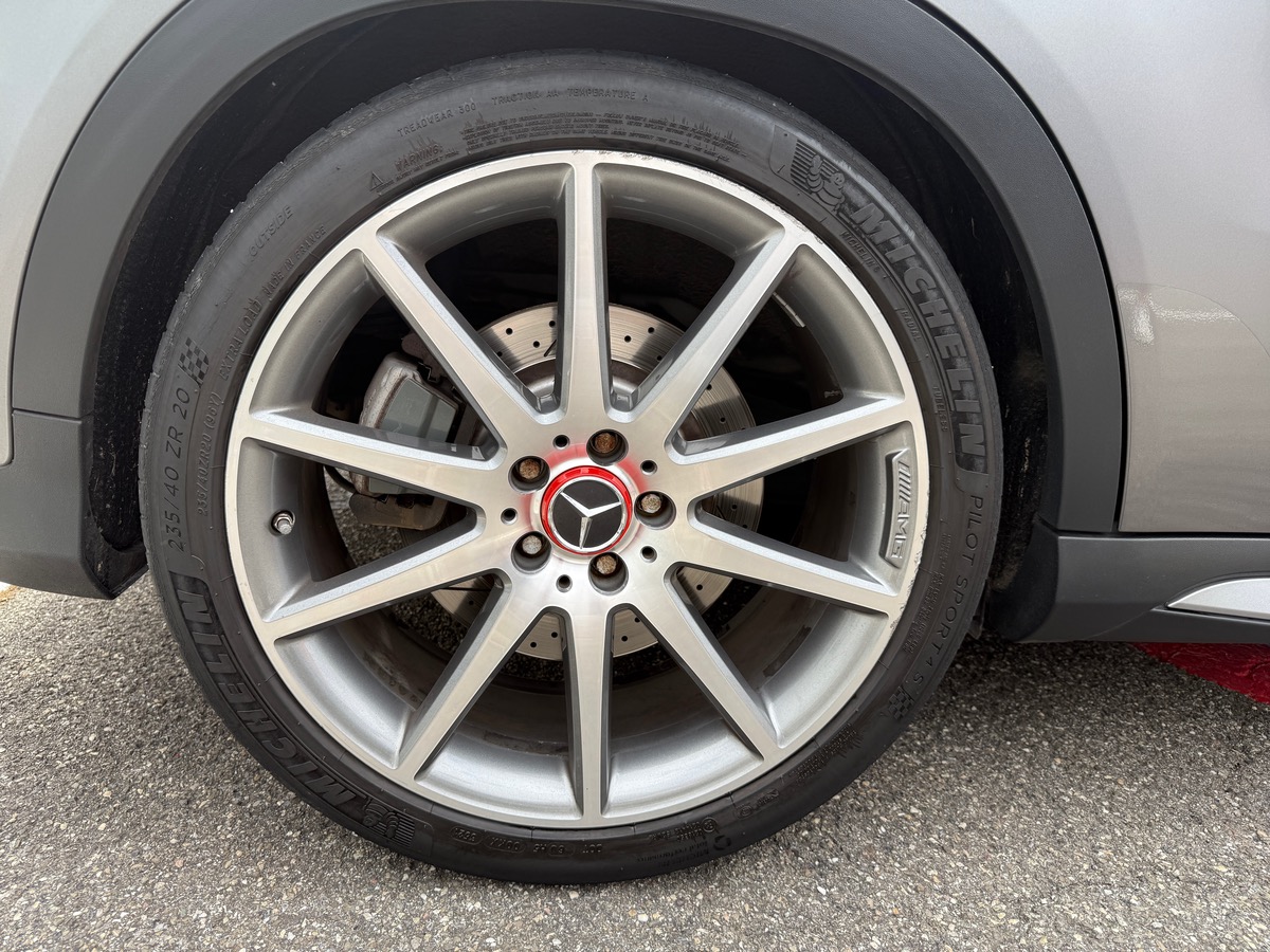 Mercedes-Benz GLA 45 AMG 2.0 4MATIC 7G-DCT 360cv, Toit ouvrant, Sièges électriques chauffants.