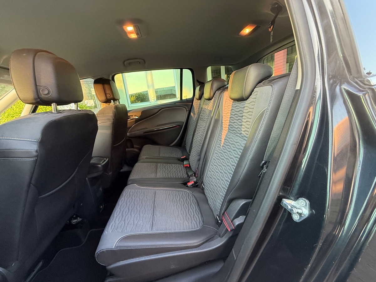 Opel Zafira Tourer 2.0 CDTI 131 CV cosmo 7 place 1er main 4XCB