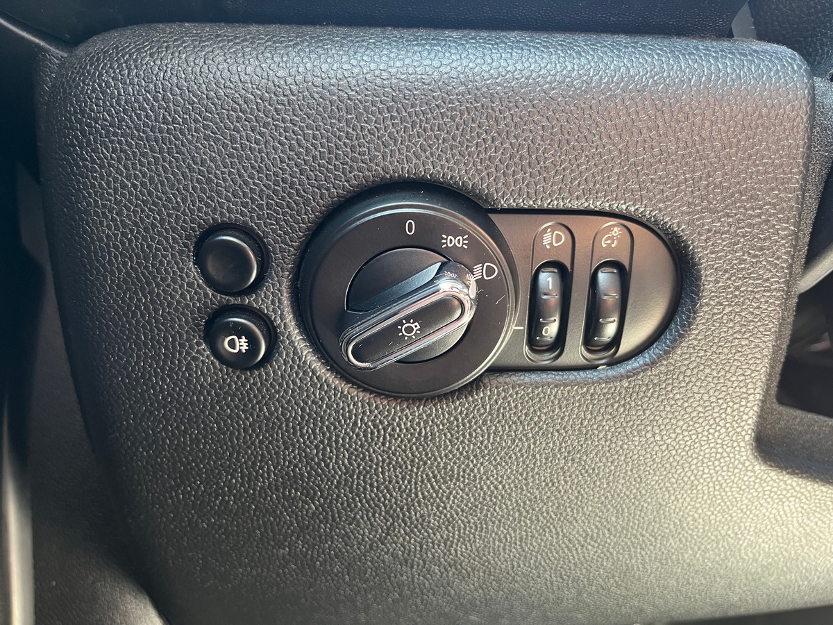 Mini Mini 136ch, BVA, SUIVI MINI, CARPLAY, RADAR AVANT ET ARRIERE, LIMITEUR, SIEGES CHAUFFANT