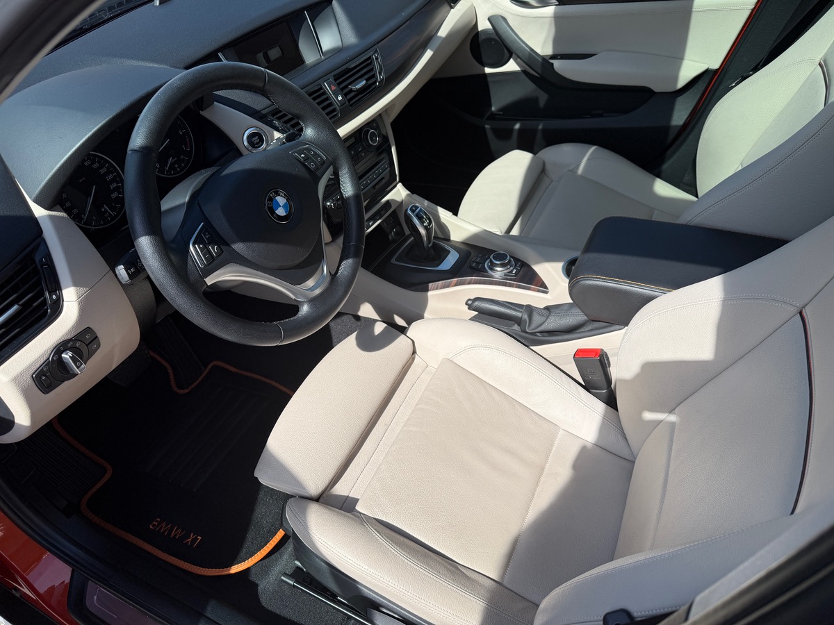 Bmw X1 20i 2L  184 X-Drive boite 8  X-line, Toit ouvrant, Sièges chauffants, Suivi complet