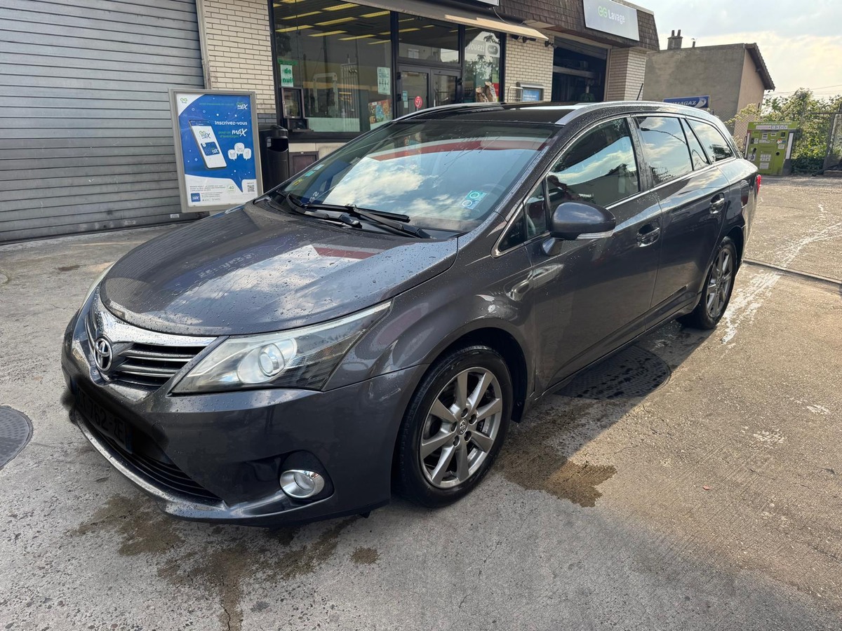 Toyota Avensis 2.0 D4D  PHASE 2 TOIT PANO CHAINE DE DISTRIBUTION 