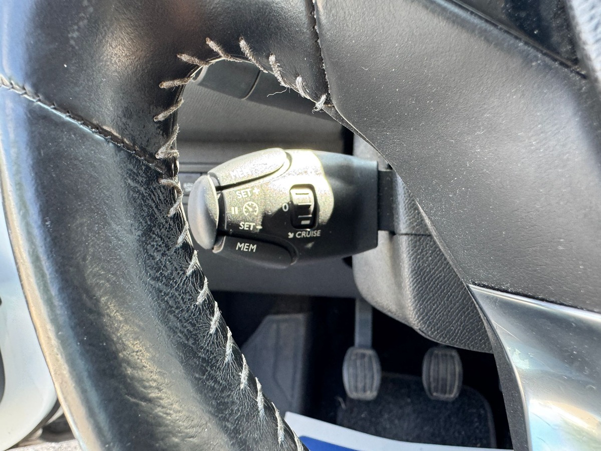 Peugeot 308 PHASE II 1.6 HDI 115 ALLURE