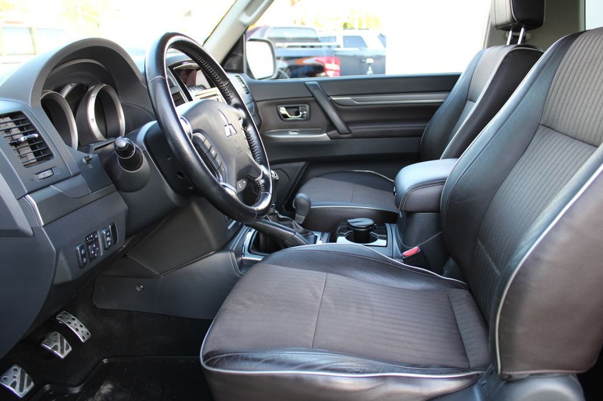 Mitsubishi Pajero 3.2 DI-D Intense *1.Main*Top*