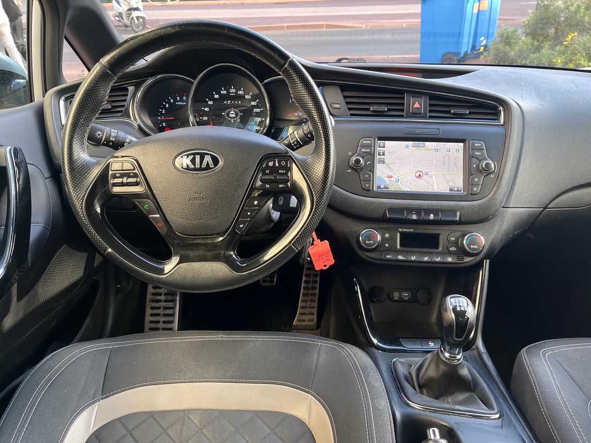 Kia Ceed 1.6 CRDI 136 CV / GT LINE / Caméra de recul / GPS / Jantes