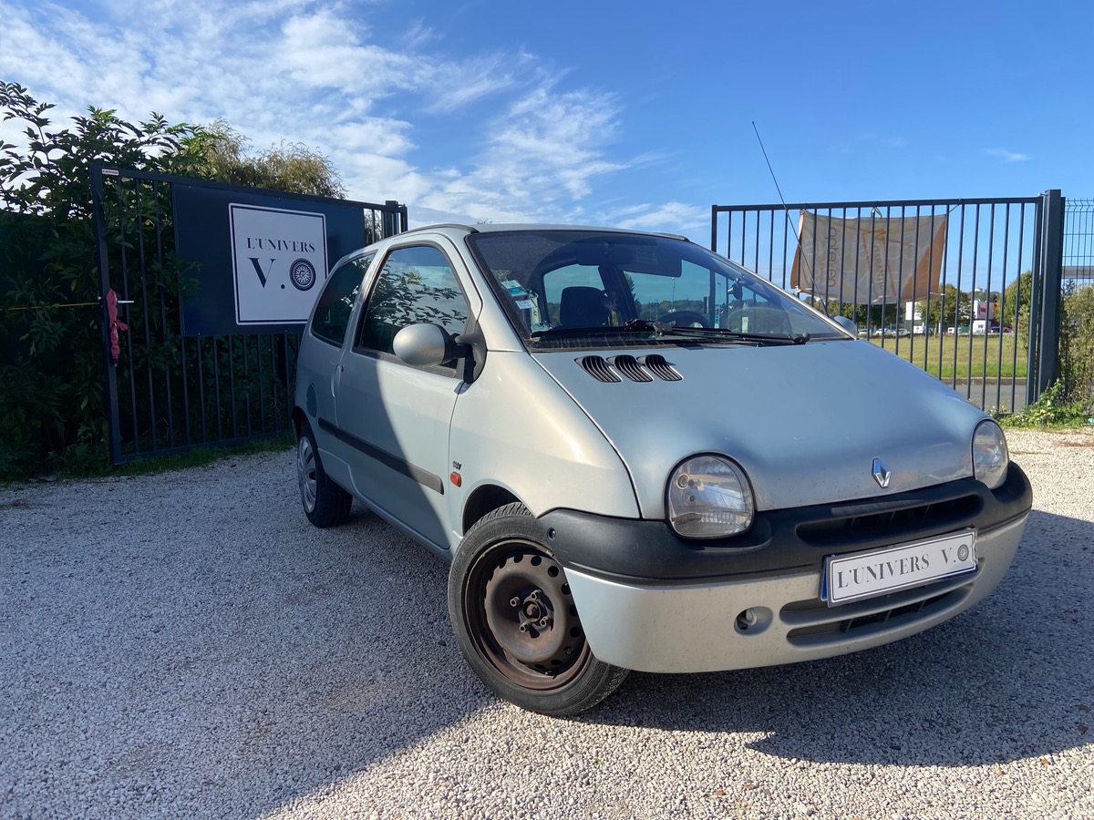 RENAULT Twingo expr 16s kit de distribution à 163 000, véhicule entretenu, factures inclues