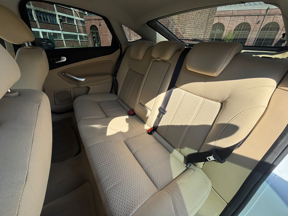 Ford Mondeo 2.0 TDCI GHIA - ATTELAGE- Distribution neuve - Révisé - Garantie