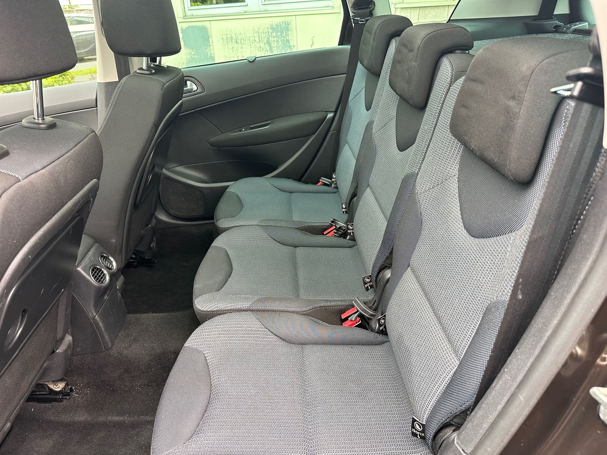 Peugeot 308 SW 1.6 e-HDI 112 CV 7 place spéciale family 4XCB