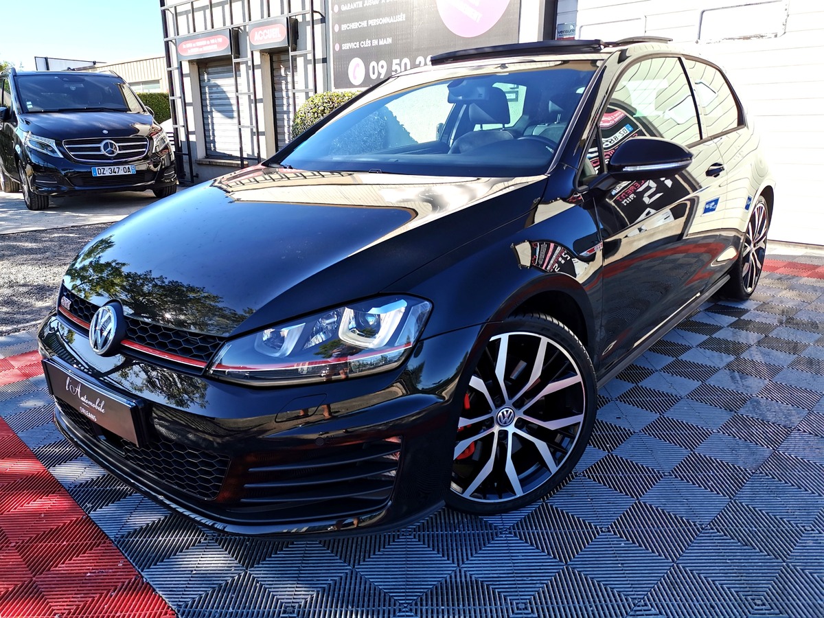 Volkswagen Golf GTI PERFORMANCE 2.0 TSI 230