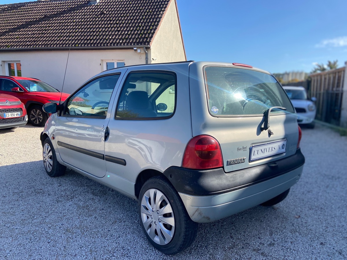 RENAULT Twingo expr 16s kit de distribution à 163 000, véhicule entretenu, factures inclues