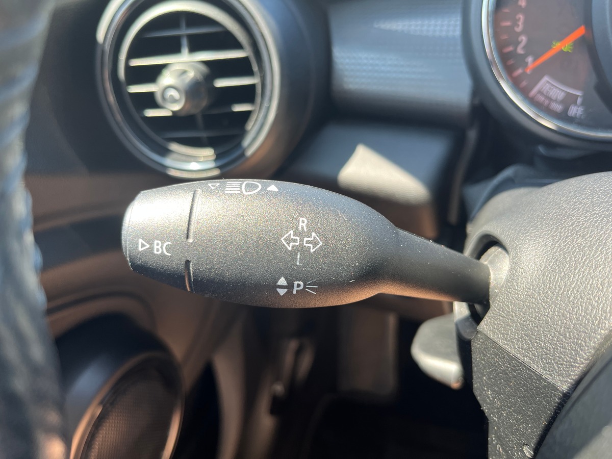 Mini Mini 136ch, BVA, SUIVI MINI, CARPLAY, RADAR AVANT ET ARRIERE, LIMITEUR, SIEGES CHAUFFANT