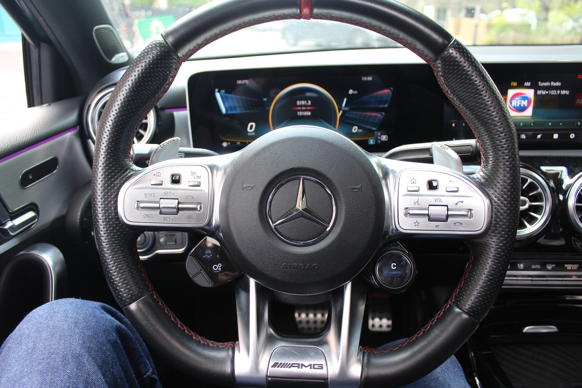Mercedes-Benz Classe A IV 35 AMG  306 CV 4MATIC 7G-DCT Toit Ouvrant/ Burnmatser / keyless Go....