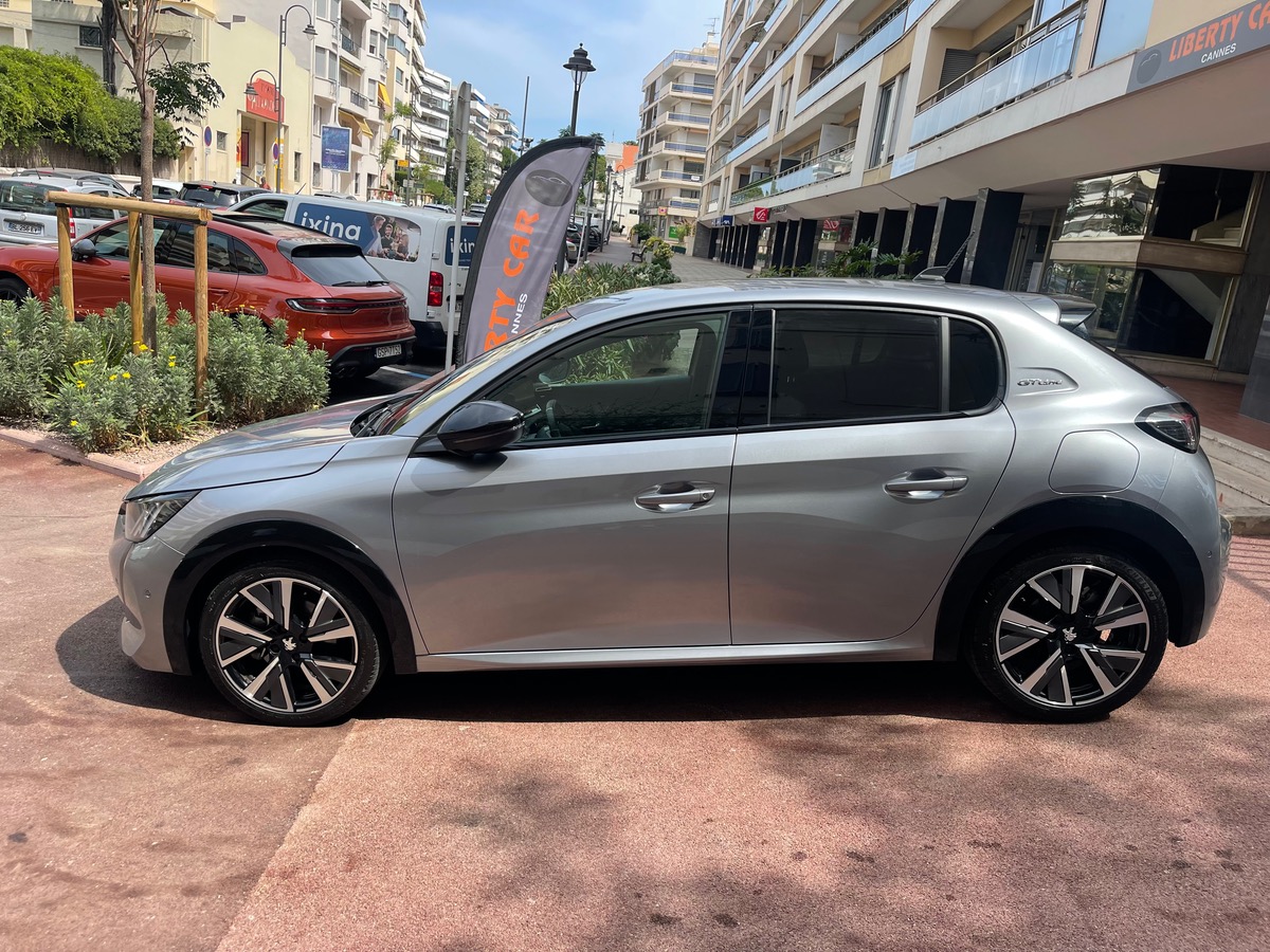 Peugeot 208 1.5 bhdi 100 cv / GT LINE / Pack Black / Virtual Cockpit / Grand écran