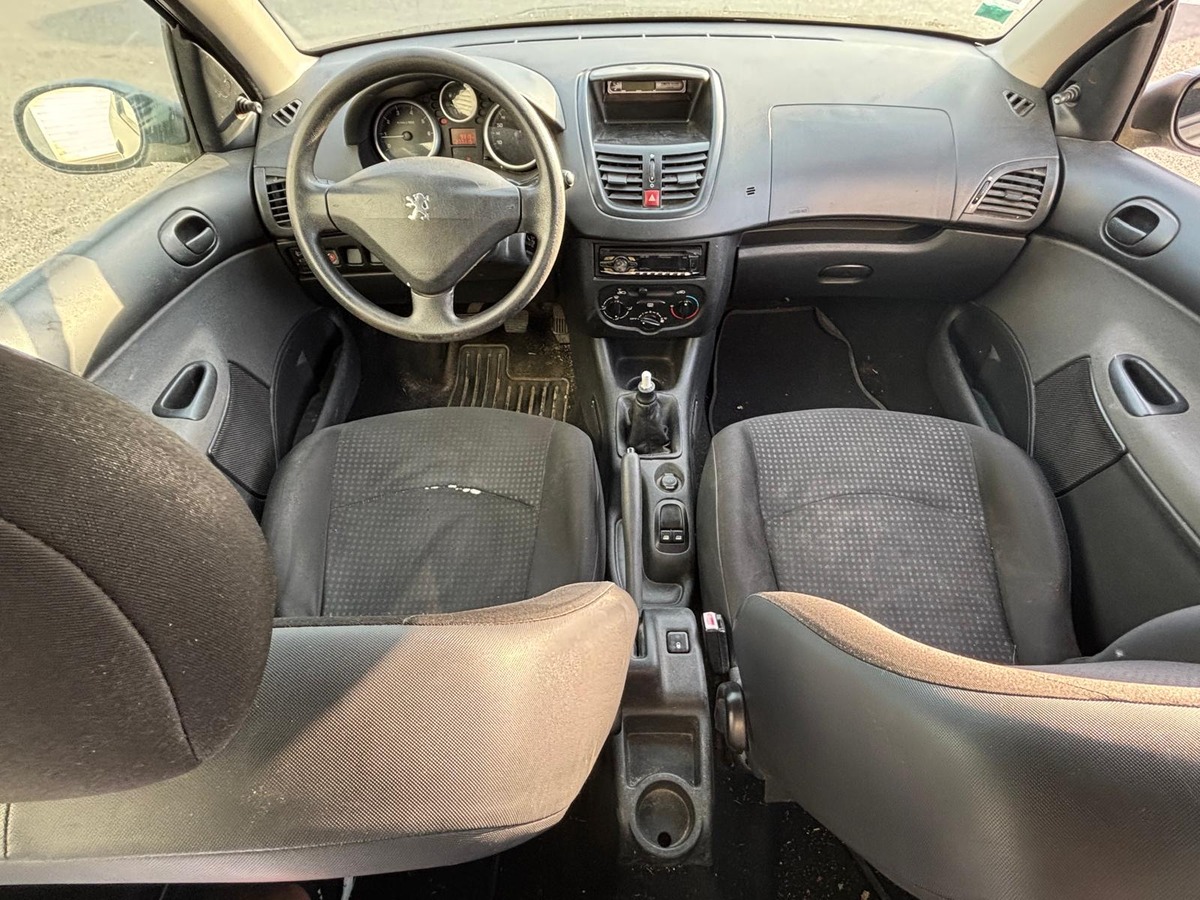 Peugeot 206 + 1.1 60cv - VENTE A MARCHAND SANS GARANTIE et sans Contrôle Technique