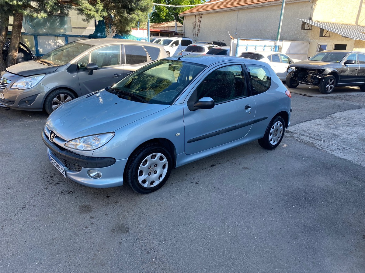 Peugeot 206 PEUGEOT 206 1.4 i 75cv PREMIÈRE MAIN