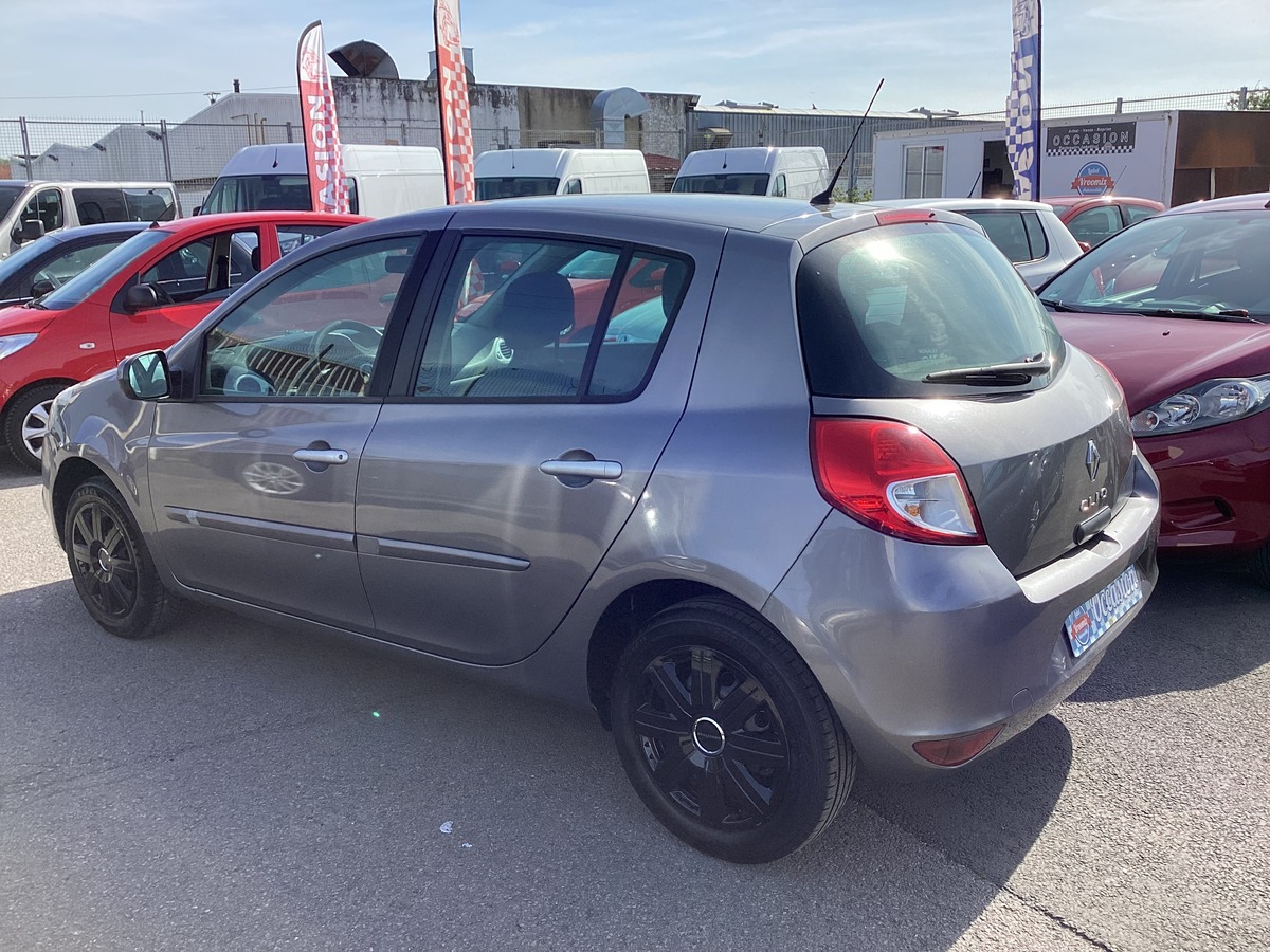 RENAULT Clio 1.2 Authentique