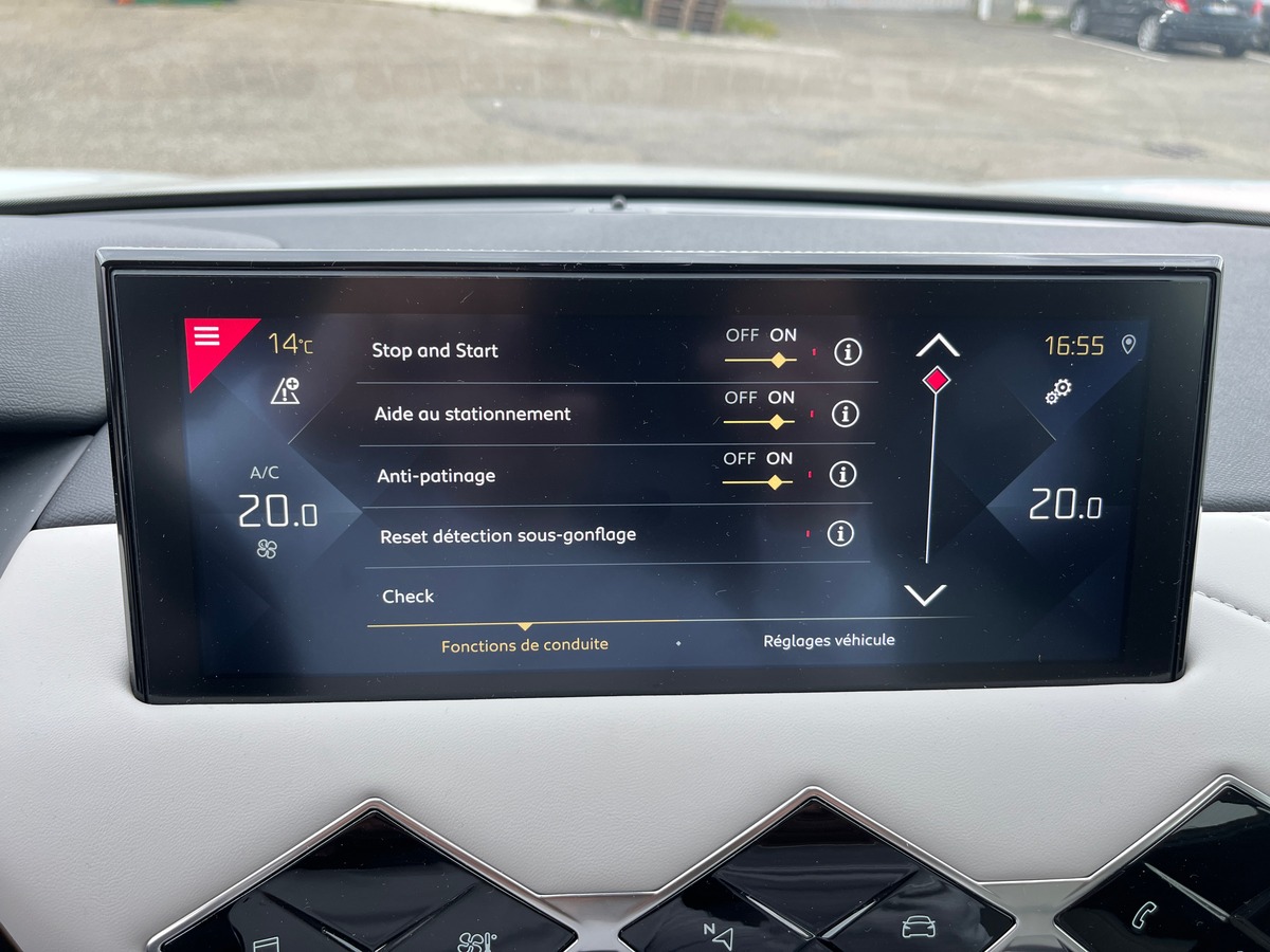 DS DS 3 CROSSBACK BLUE HDI 130ch EAT8,  RIVOLI, SUIVI COMPLET DS, SIEGES CHAUFFANT,