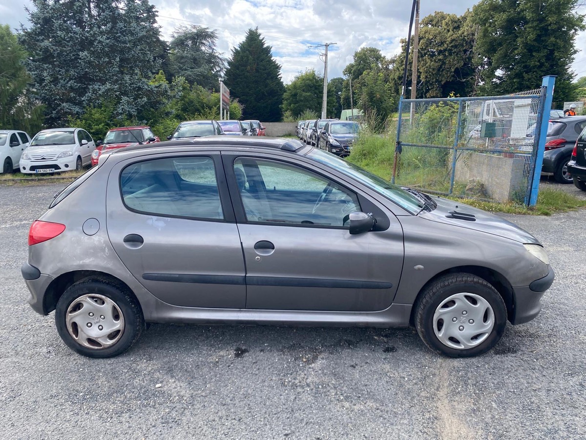 Peugeot 206 1.9d 70cv 145001kms petit prix  faible km