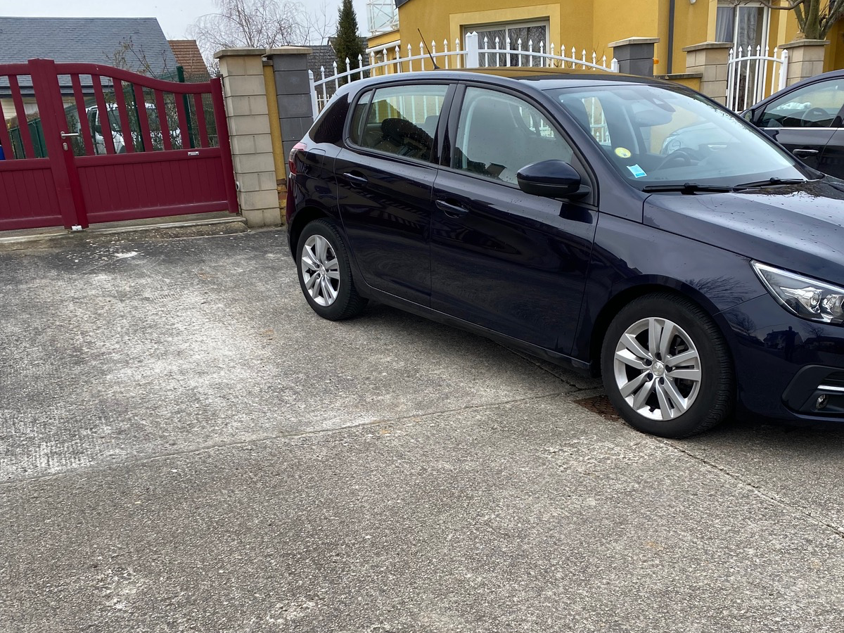 Peugeot 308 1.5 blue hdi 130 cv EAT8