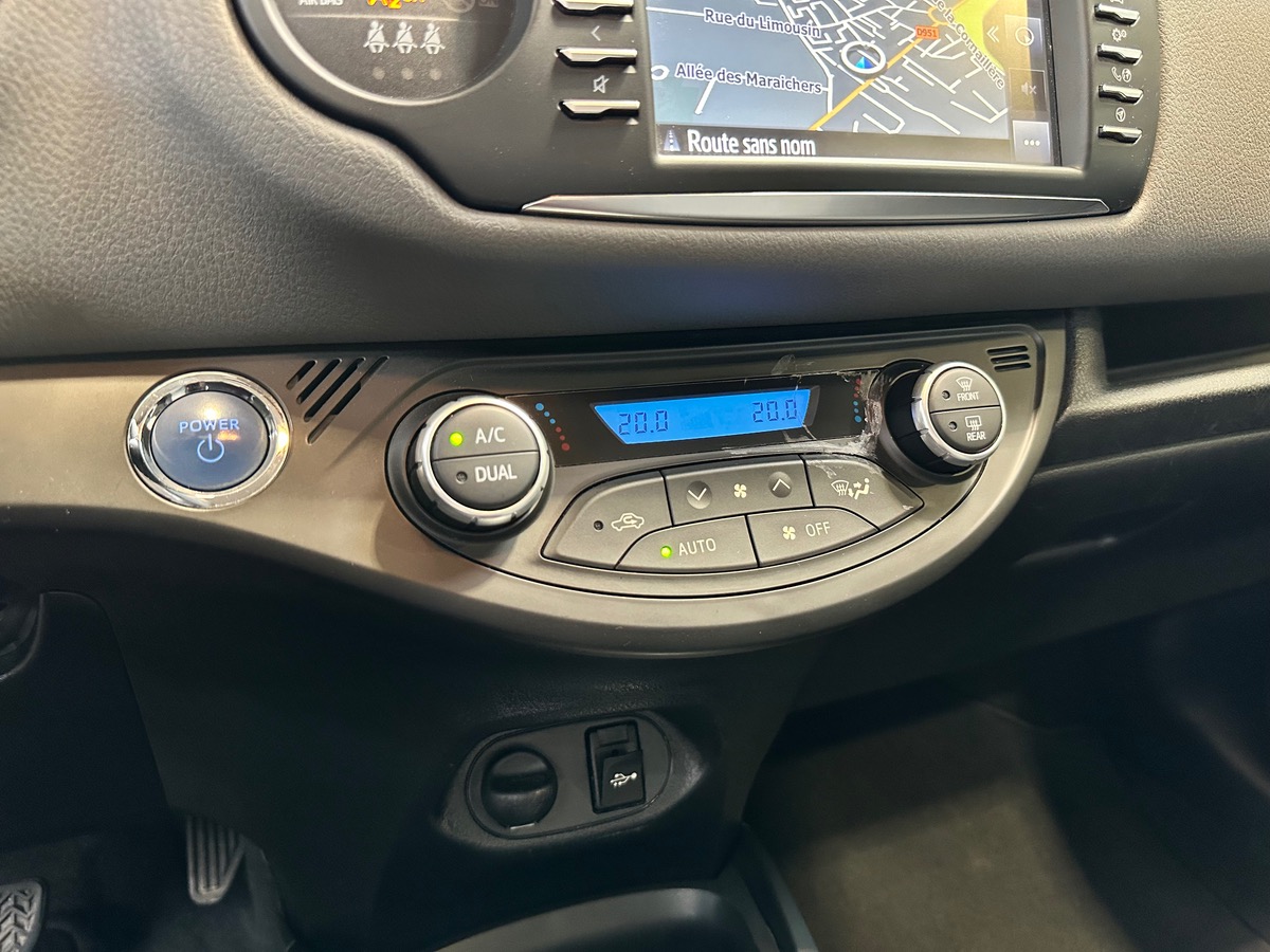 Toyota Yaris III (2) Hybrid 100H Dynamic 5P BVA