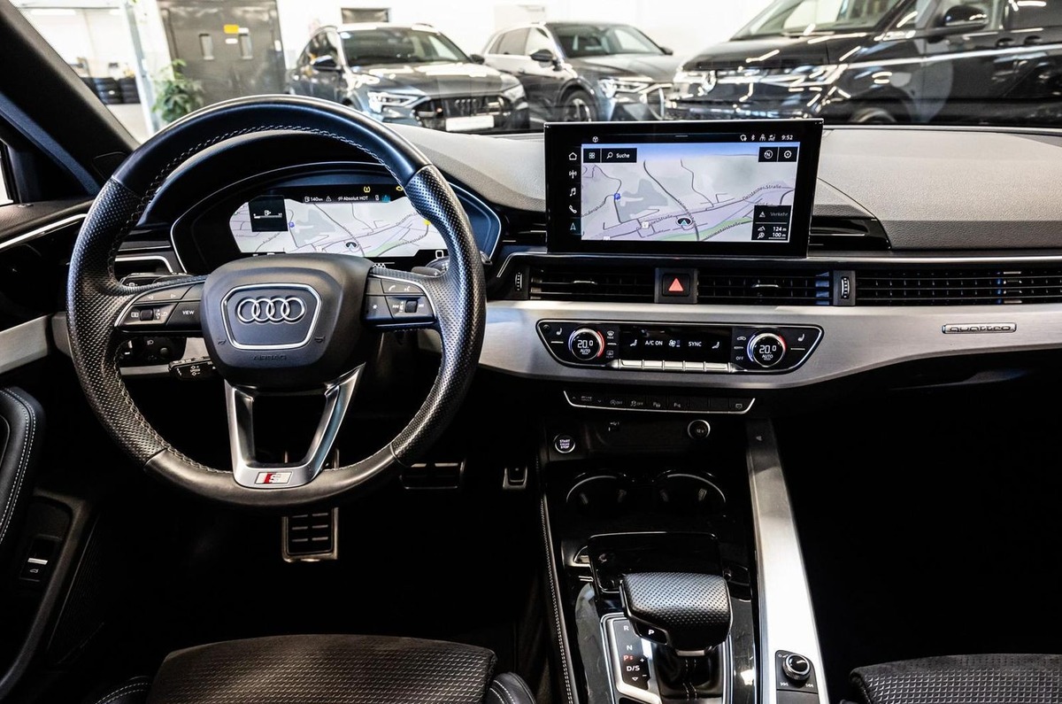 Audi A4 Avant V 40 TDI 204ch S line quattro S tronic 7 Bang&Olufsen Toit ouvrant Attelage