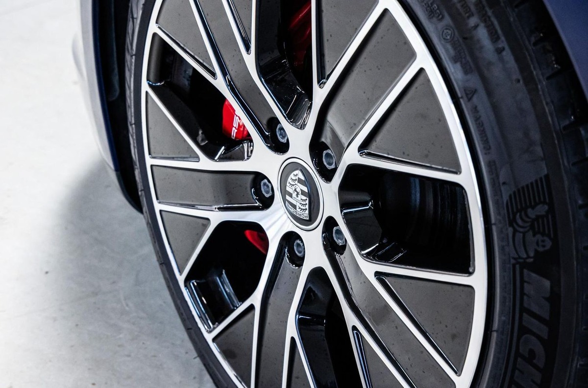 Porsche Taycan 4S avec batterie performance plus / Bose