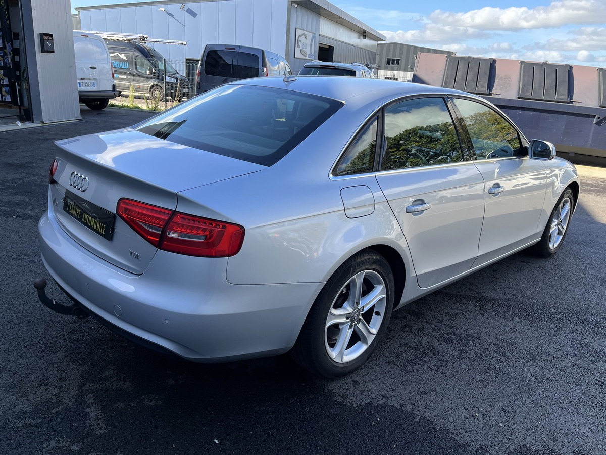 Audi A4 (2) 2.0 TDI 143 AMBITION LUXE + ATTELAGE