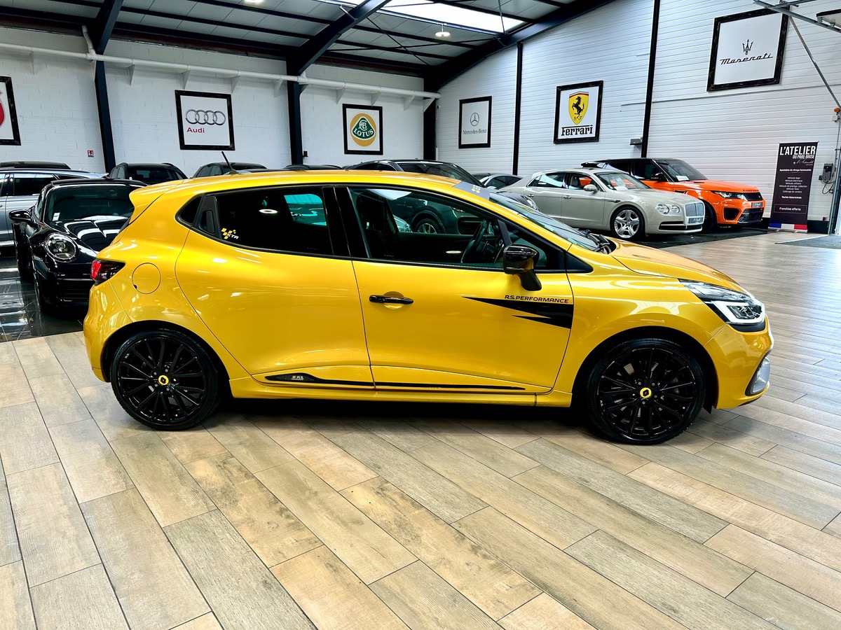 RENAULT Clio IV RS (2) 1.6 200 EDC6