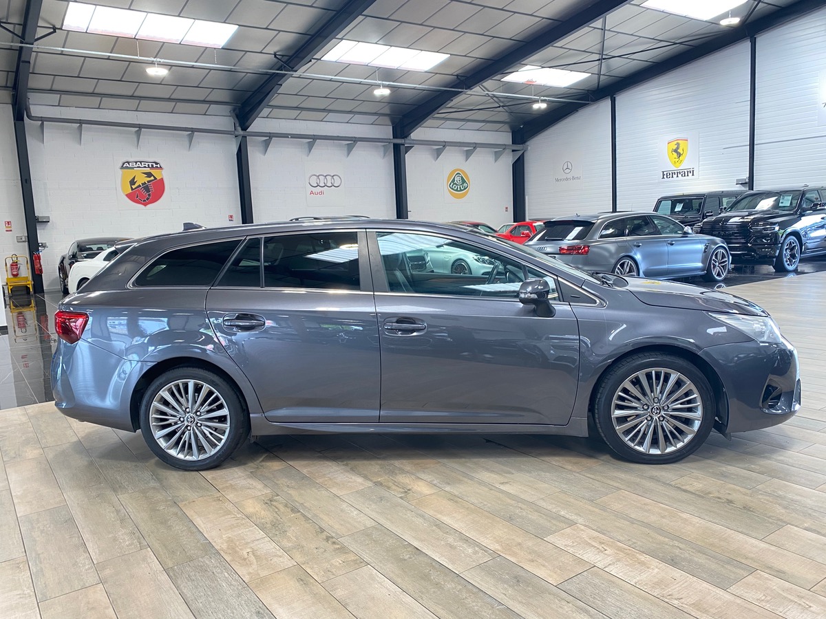 Toyota Avensis SW 2.0 D-4D 143 EXECUTIVE GPS/CAM