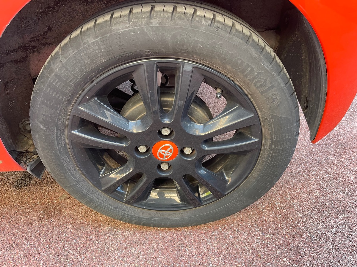 Toyota Aygo 1.0 VVTI 69CV /1er Main / GPS / Caméra / 5 portes