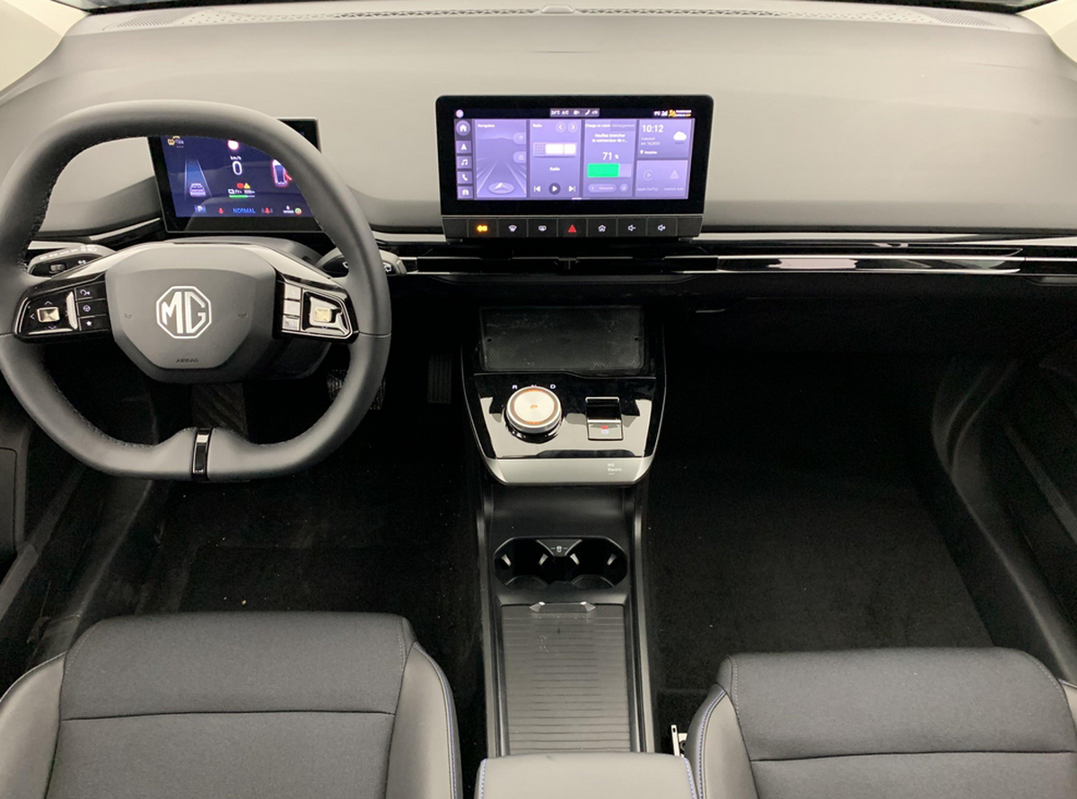 MG MG4 ELECTRIC 77KWH - 180 KW 2WD LUXURY  Prix catalogue  41 640,00 € TTC